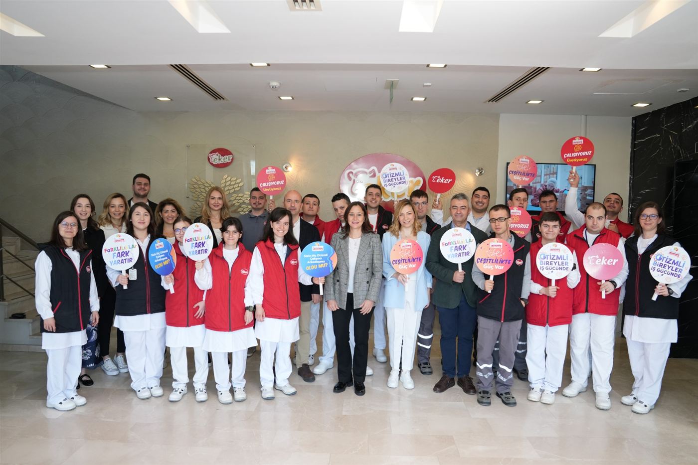 Eker PYS ekibi kampanya pankartlarıyla
